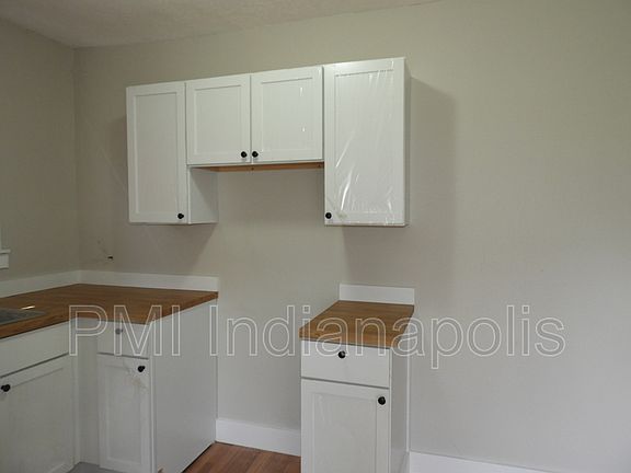 3rd image of 932 N Oakland Ave