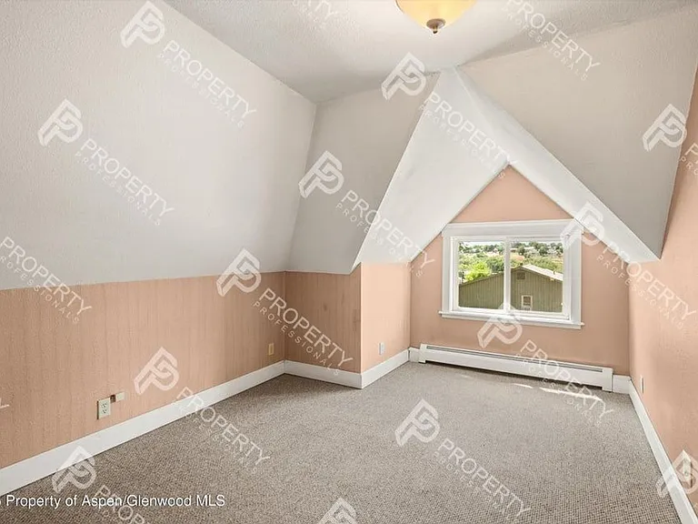 440 Whiteriver Ave — Photo 12