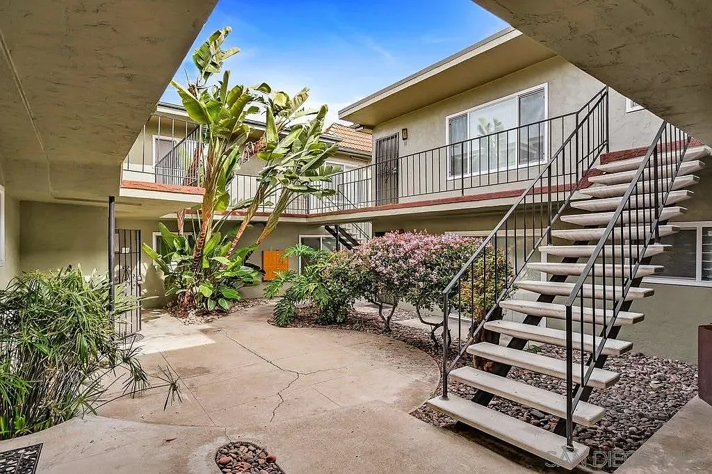 Gated Complex — Photo 3
