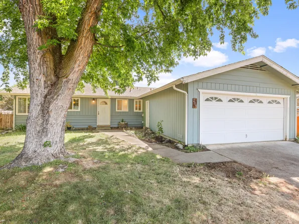 209 Coral Cir, Phoenix, OR 97535