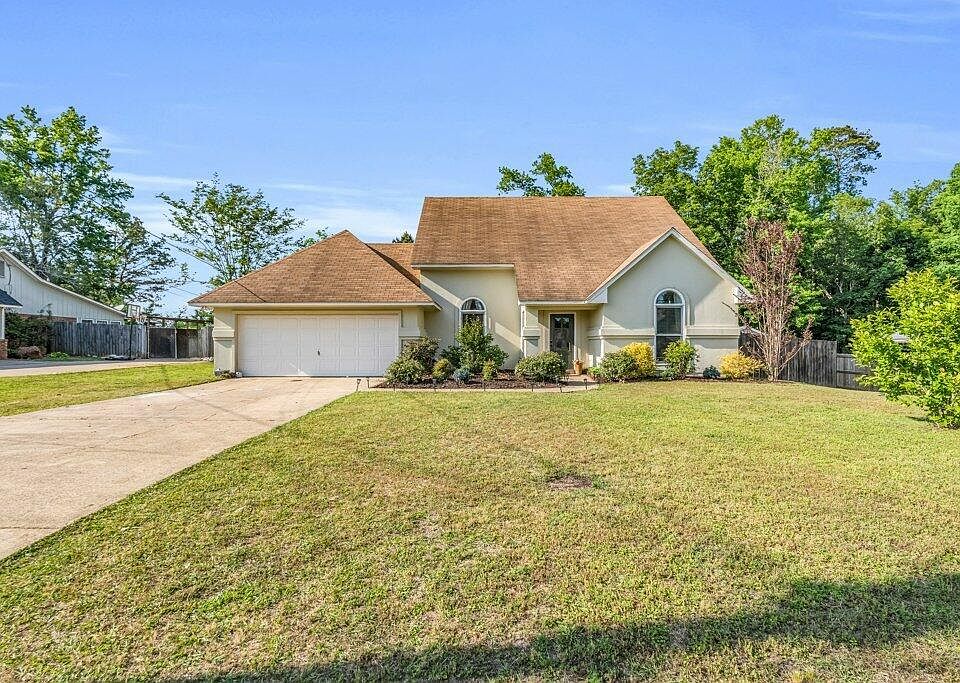 1st image of 525 Lakeover Dr W