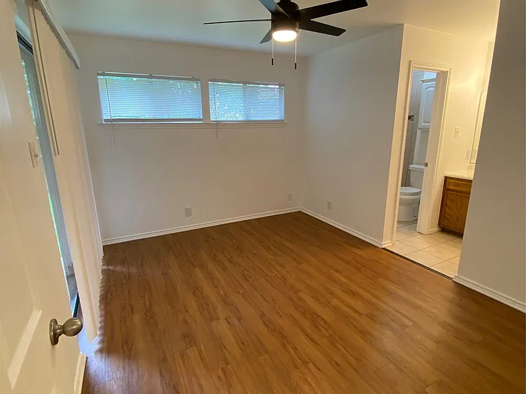 1304B Conway Dr — Photo 6