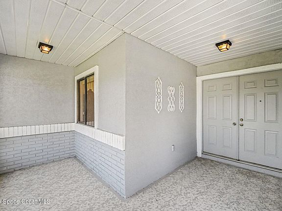 3rd image of 1360 Pilgrim Ave