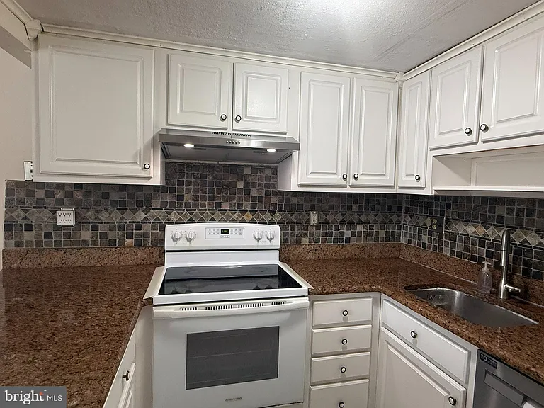 1080 Pendleton Ct — Photo 11