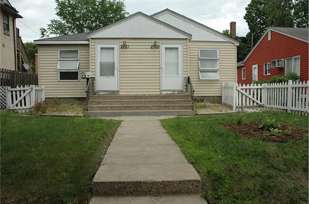 2 bed, 950 sqft, $1,700 — Photo 1