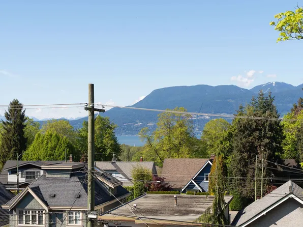 4103 W 11th Ave, Vancouver, BC V6R 2L5