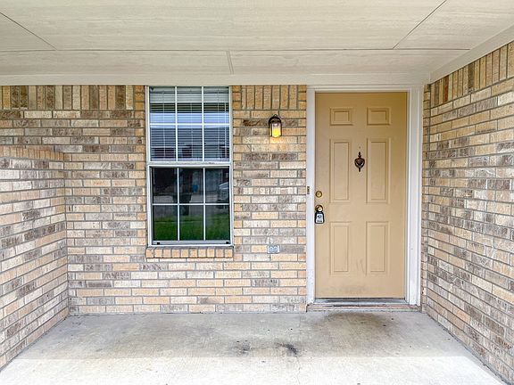 3rd image of 1707 Windward Dr #B