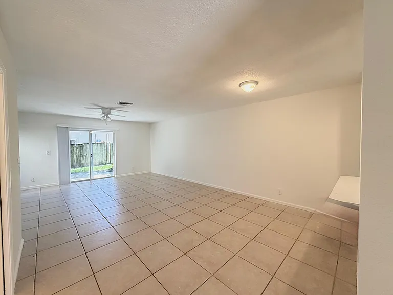 910 Summit Lake Dr — Photo 3