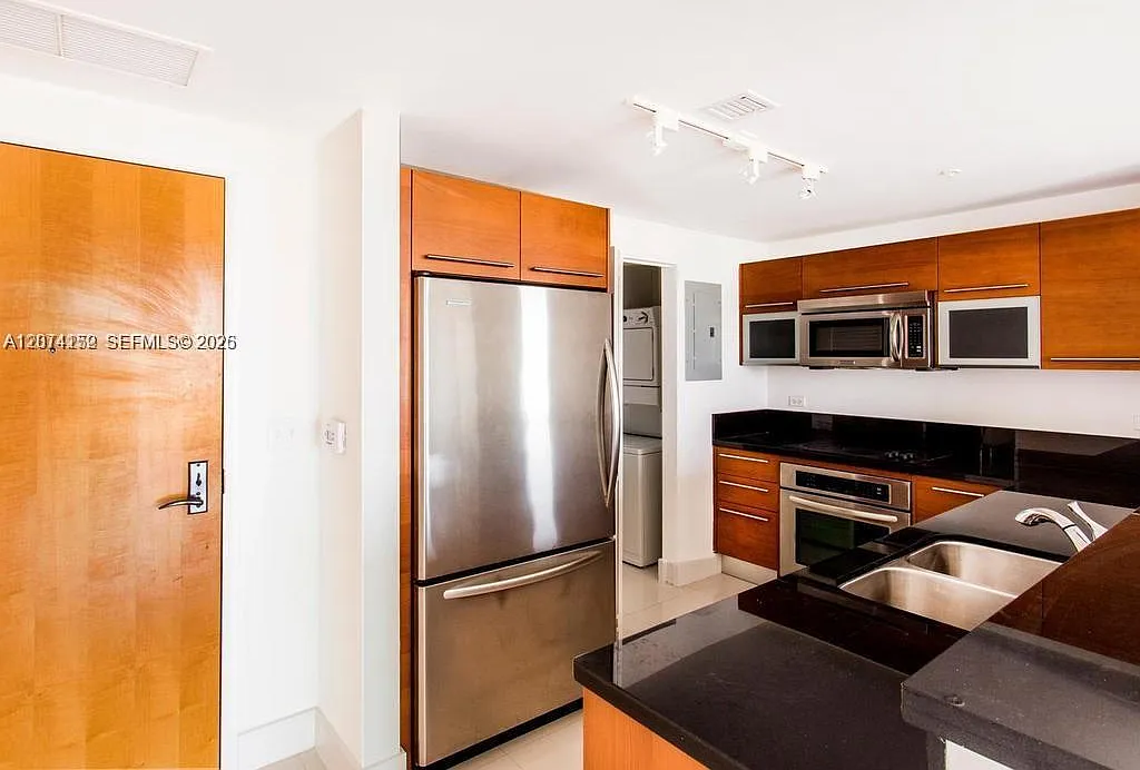 Vizcayne North Condo — Photo 3