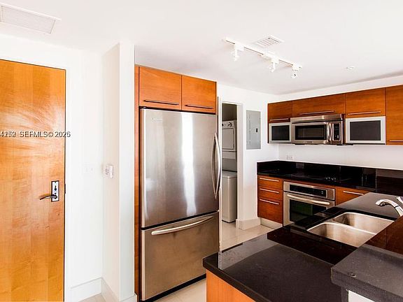 3rd image of 244 Biscayne Blvd APT 1002