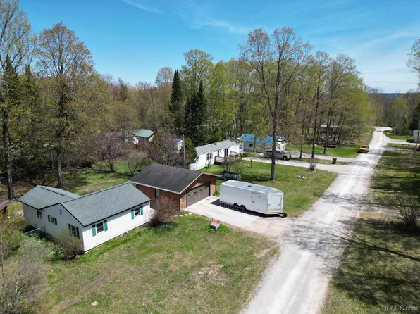 9640 W Dusty Ln, Manistique, MI 49854