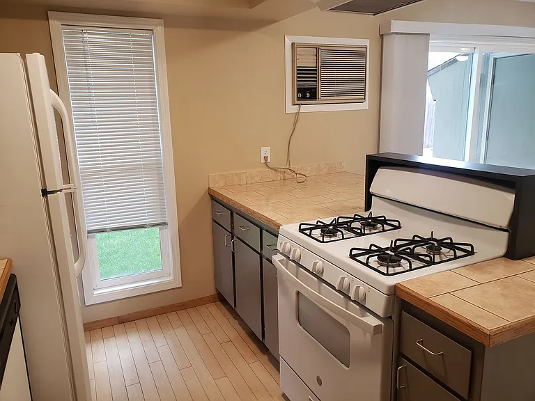 8316 SW Terwilliger Blvd — Photo 11