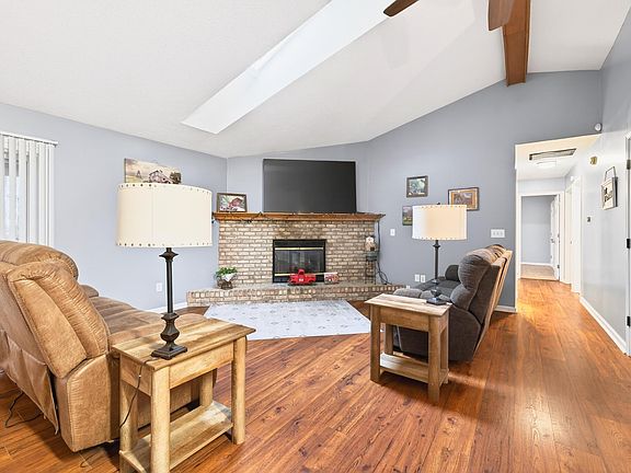 3rd image of 206 Woodcliff Way