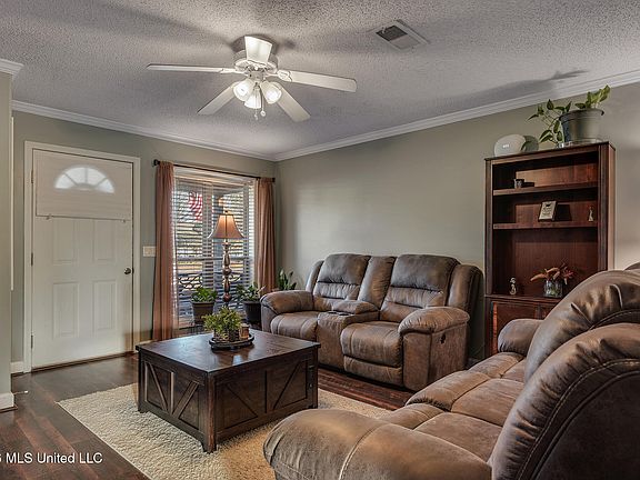 2nd image of 403 Chenoa Ave