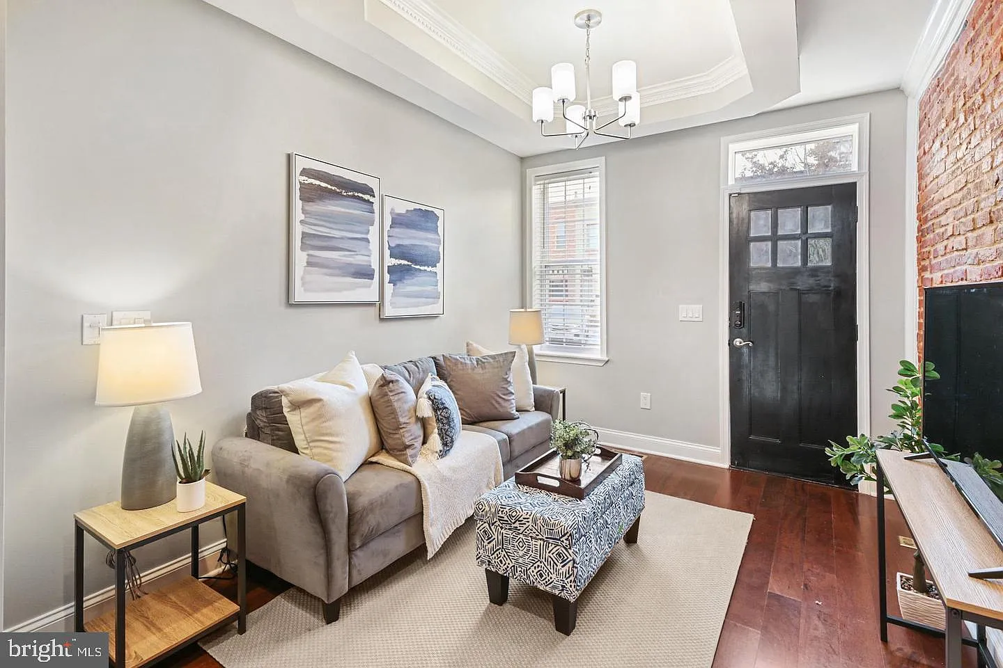 3 bed, 3.0 bath, 2817 sqft, $3,300 — Photo 2