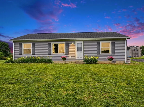 3065 Chamberlain Rd, Buchanan, MI 49107