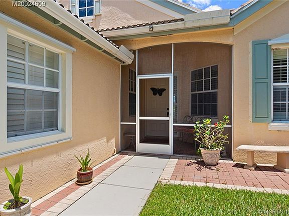 2nd image of 6575 SE Twin Oaks Cir
