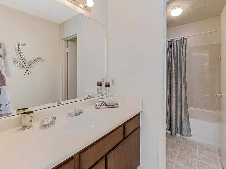 Fox Hollow Apartment Homes — Photo 20
