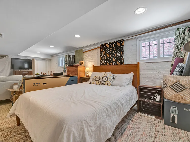 613 Girard St NE — Photo 18