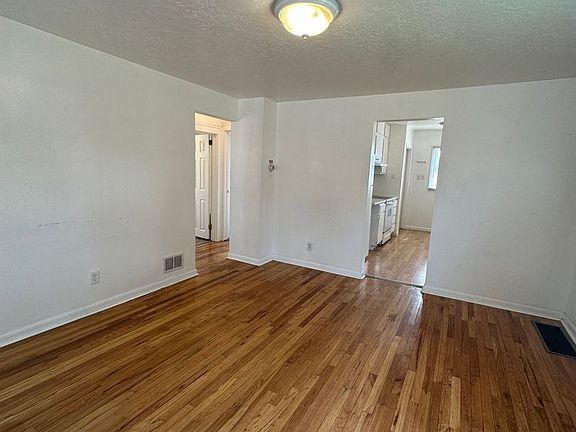 2nd image of 2238 9th Ave