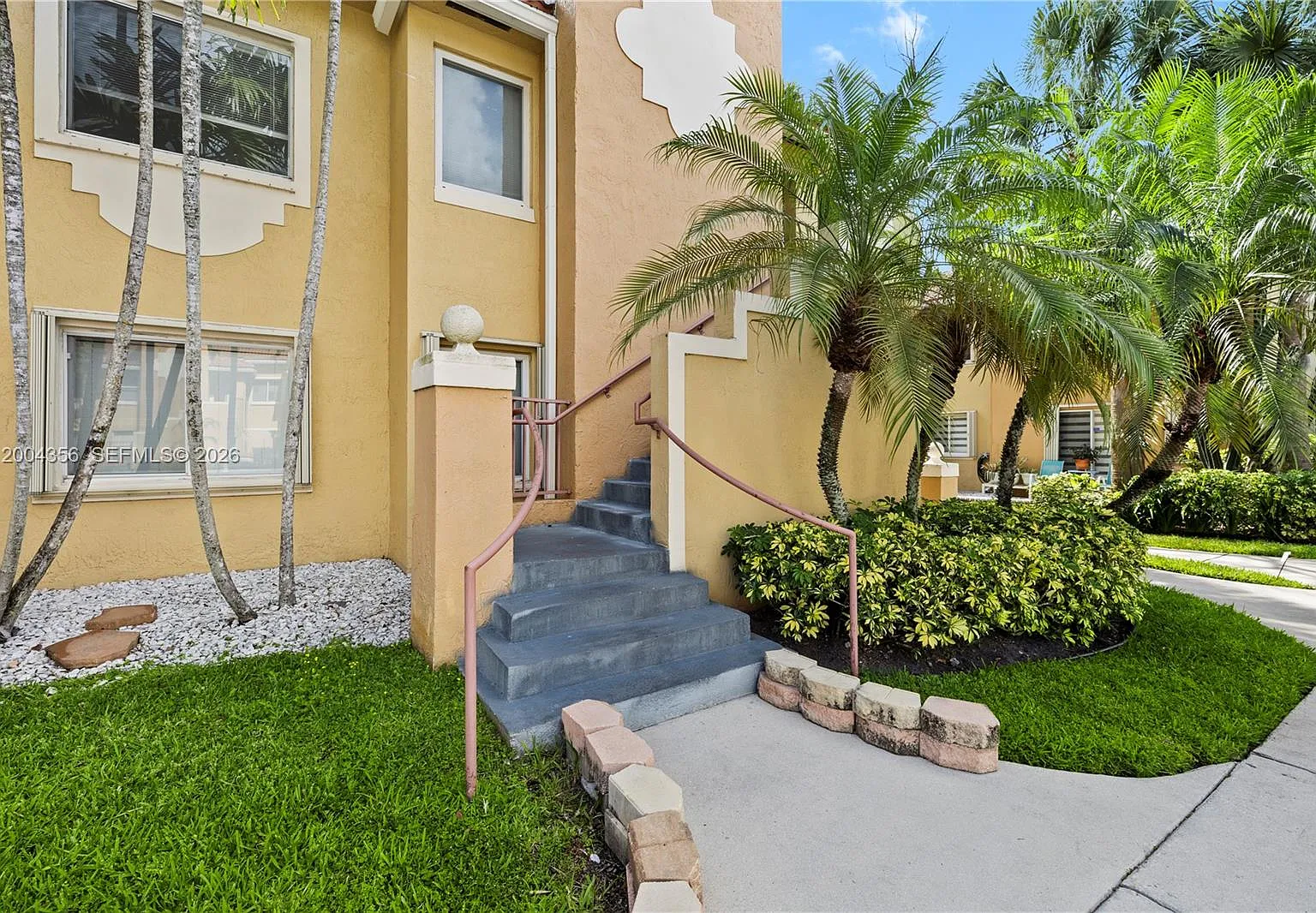 Cove At French Villas — Photo 2