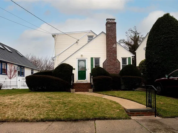 40 Croyden Street, Malverne, NY 11565
