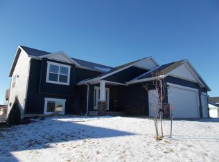1193 26th St W, Dickinson, ND 58601