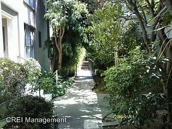 3rd image of 630 San Vicente Blvd APT O