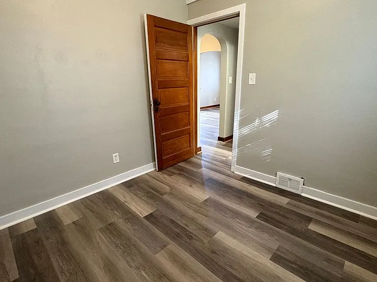 1115 Hollister Ave — Photo 6
