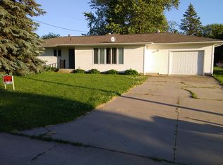 154 E Jefferson St, Winthrop, IA 50682