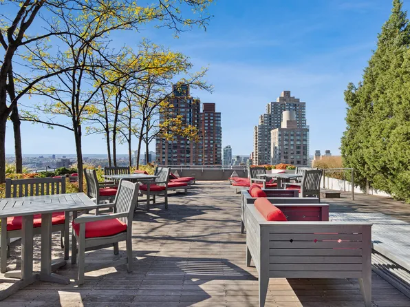 25 Columbus Circle image 13 of 19