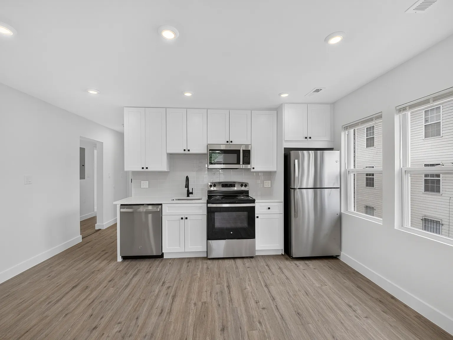 5 bed, 1250 sqft, $6,200 — Photo 4