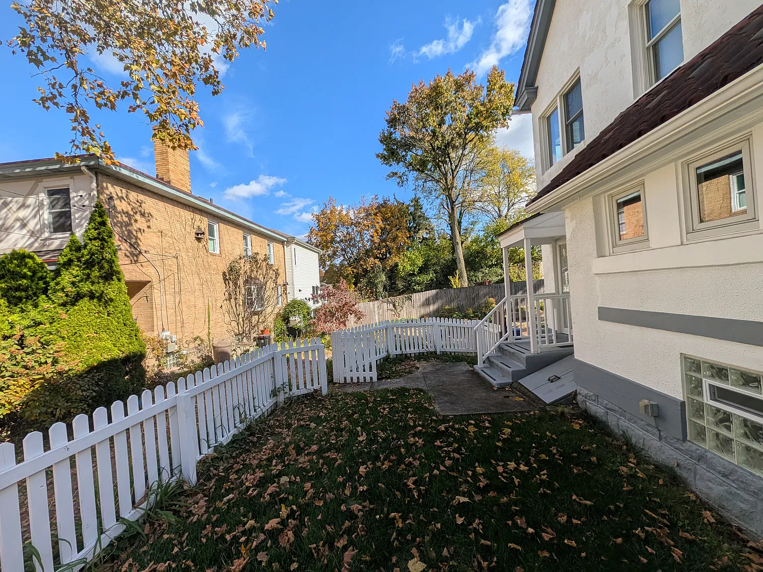 3 bed, 1.5 bath, 1264 sqft, $2,500 — Photo 3