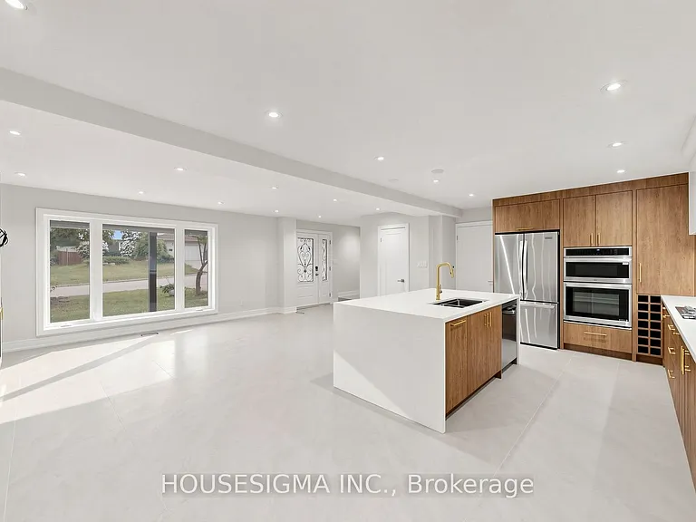 126 Woodward Ave — Photo 8