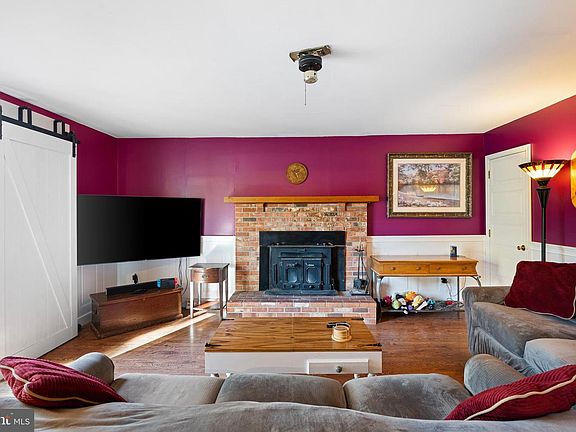 3rd image of 2209 Wheatleys Pond Rd