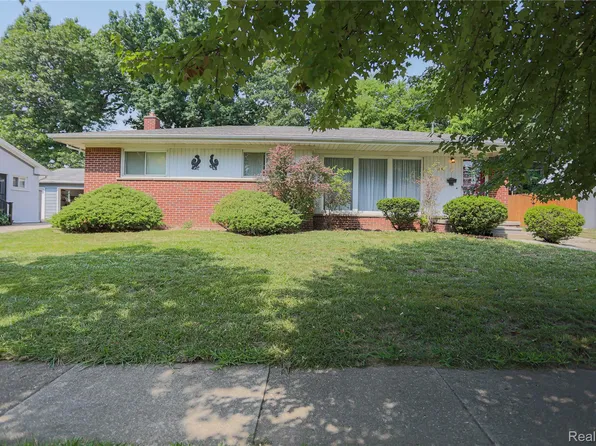 1130 Outer Dr, Fenton, MI 48430