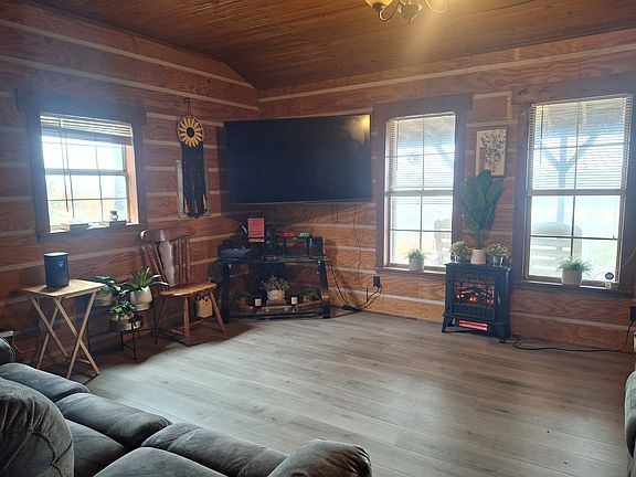 3rd image of 199 Dixon Ln