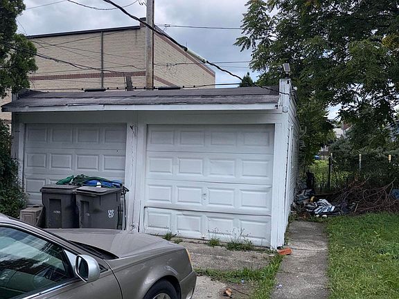 4th image of 853 Oak St