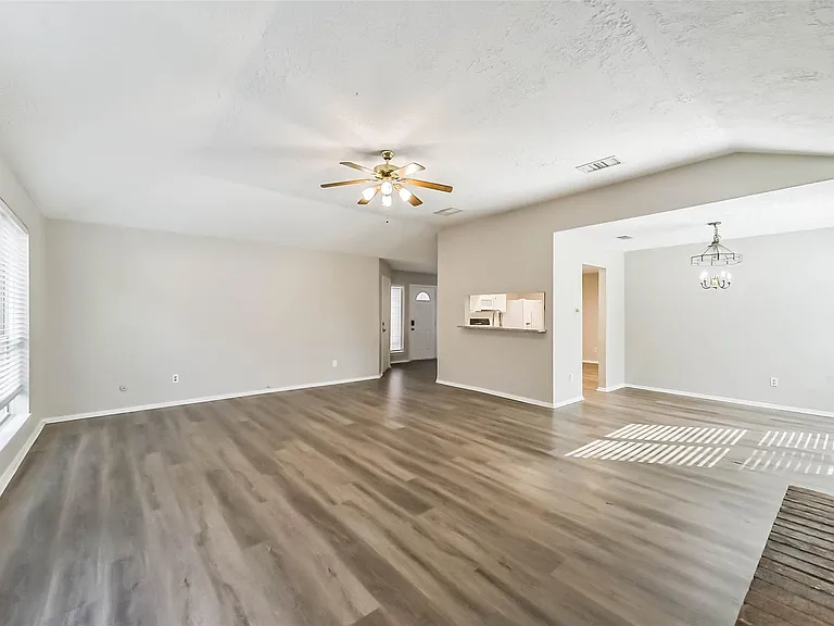 2406 Pilgrims Bend Dr — Photo 13