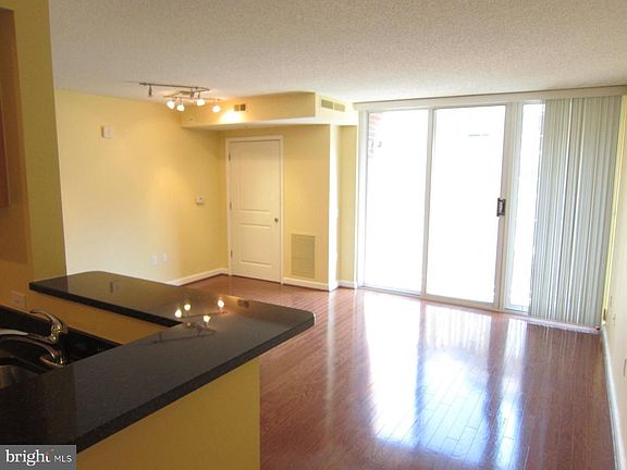 3rd image of 880 N Pollard St APT 704