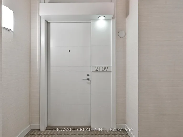 37 Grosvenor St #2109 — Photo 2
