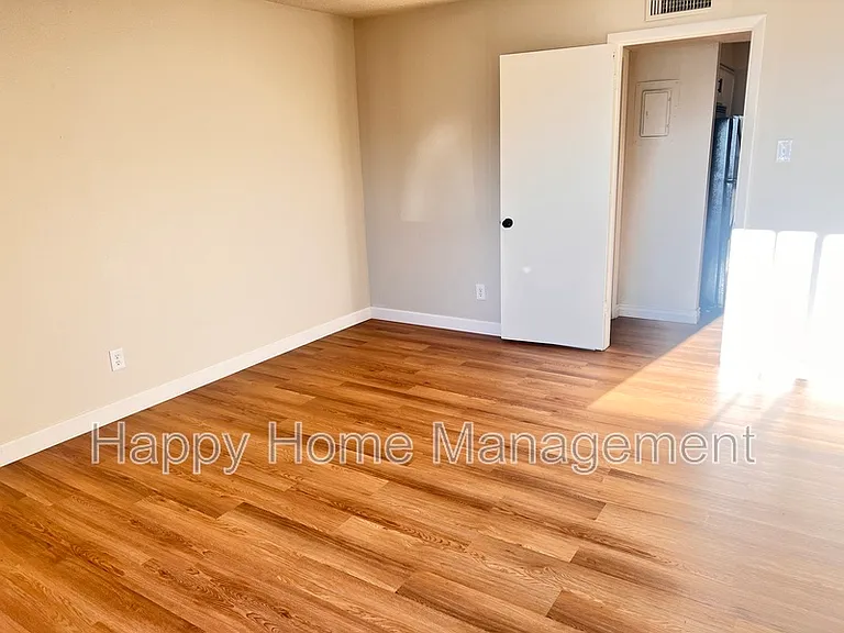 1355 Rio Rancho Dr SE #B — Photo 10