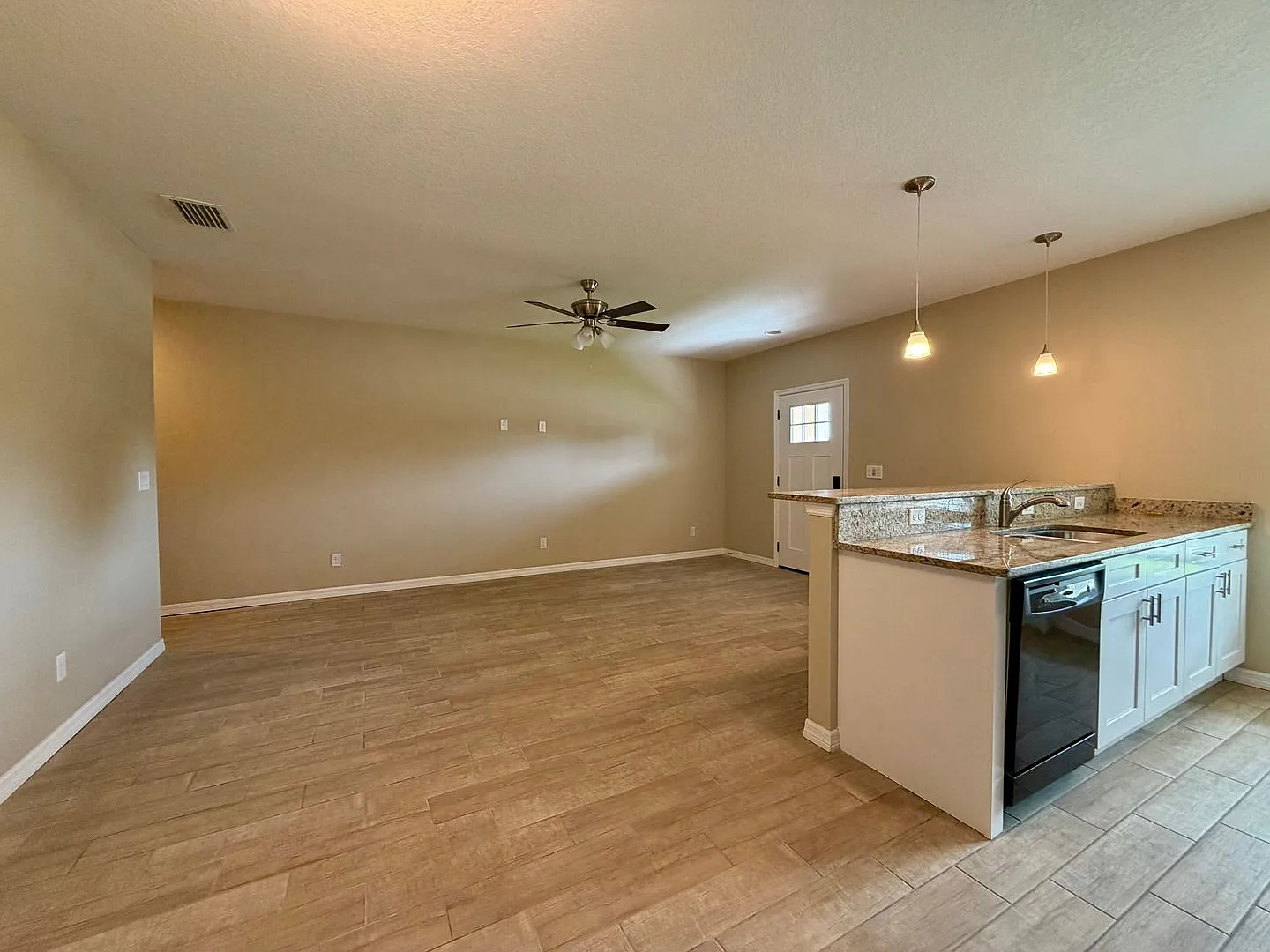 3 Bed 2 Bath — Photo 4