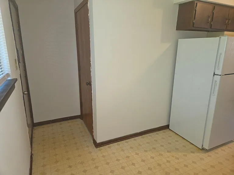 924 W Texas Ave — Photo 7