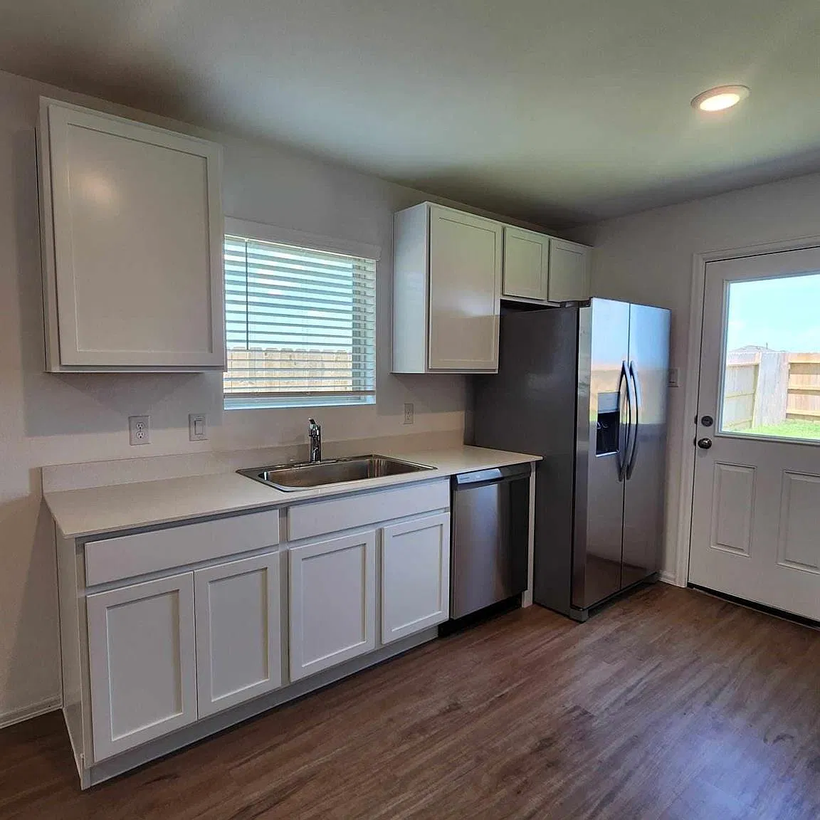 3 bed, 2.0 bath, 1248 sqft, $2,000 — Photo 3