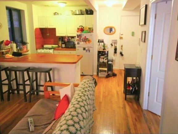 2nd image of 609 E 11th St #B5