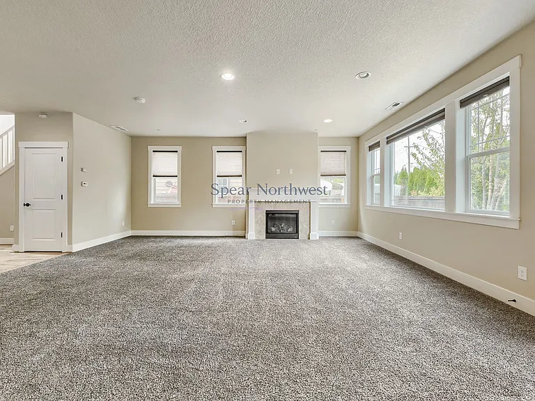 552 NE 77th Ave — Photo 6