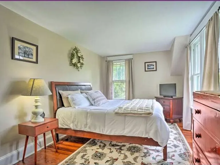 502 S George St — Photo 12