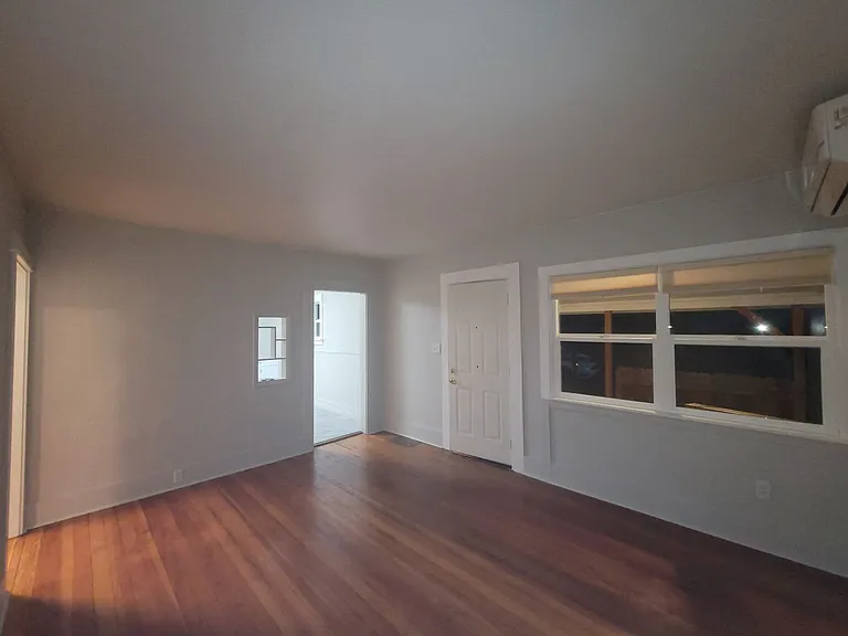 845 W 26th Ave — Photo 3