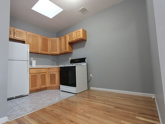 2nd image of 130 Woodbine St APT 2F